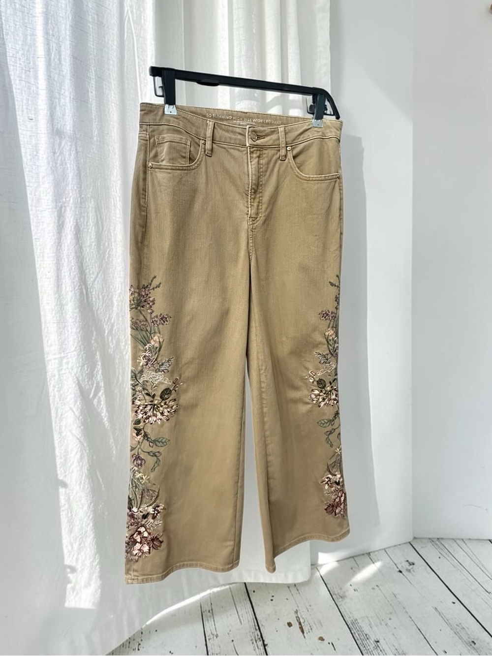 Chico’s High Rise Wide Leg So Slimming Embroidered Pants. Khaki. Size : 12P
